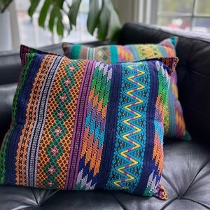 Artisanal coach pillows